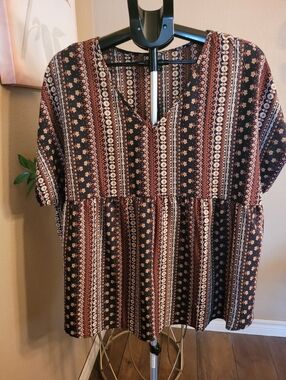 EMERY ROSE Patterned Short Sleeve Top